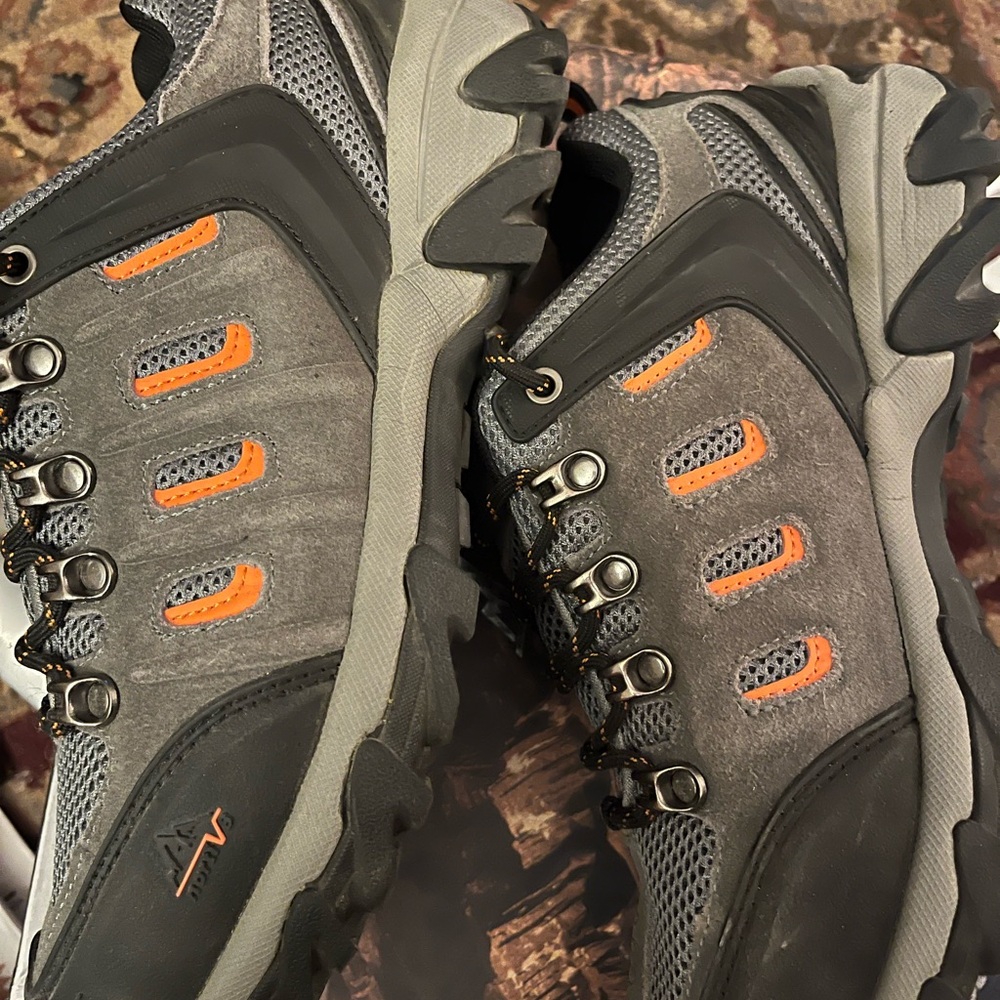 Nortiv hiking shoes . Worn twice . Good used condition . Size 8 - Picture 4 of 6